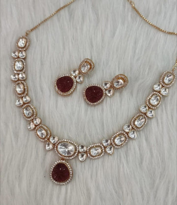 Tarew Necklace and Earrings Set